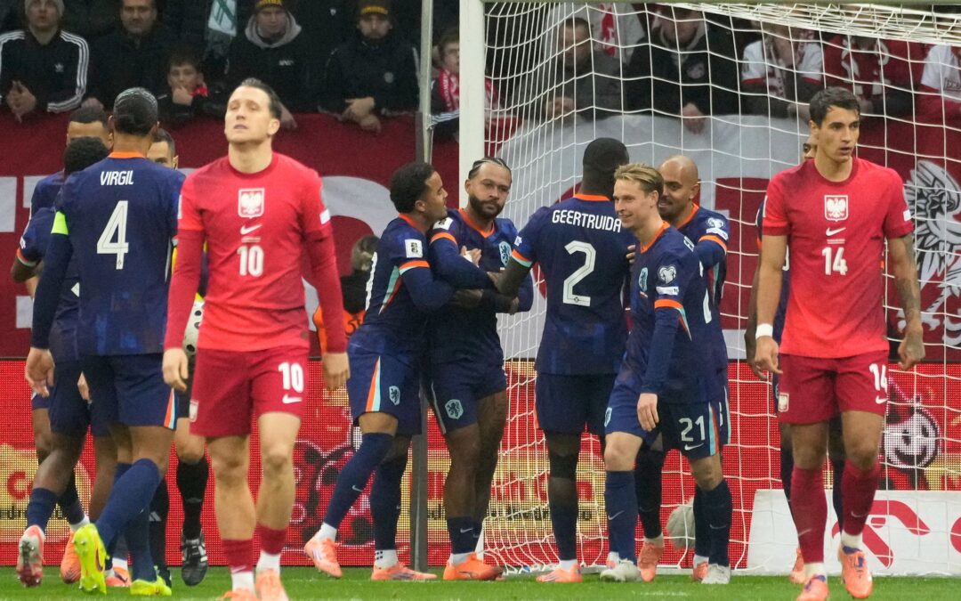 Memphis Depay glich für die Niederlande gegen Polen aus.