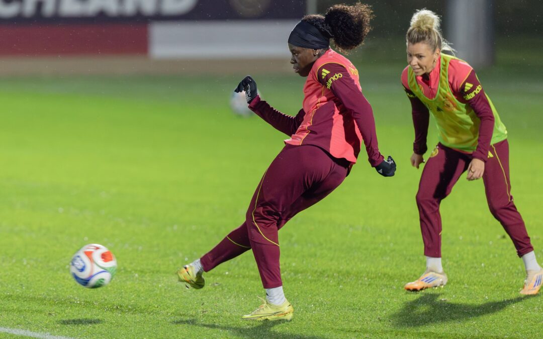 Präziser Abschluss mit der Innenseite: Nationalspielerin Nicole Anyomi beherrscht das Stürmerinnen-Abc.