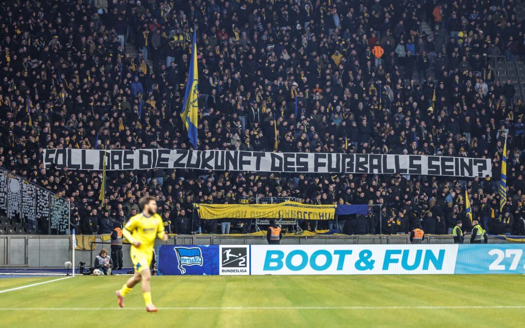 Fans von Eintracht Braunschweig haben protestiert.