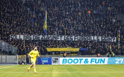 Schweigen und Plakate im Stadion: Fanproteste gehen weiter