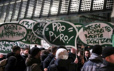 Protest von Fußballfans zum Start der Innenministerkonferenz