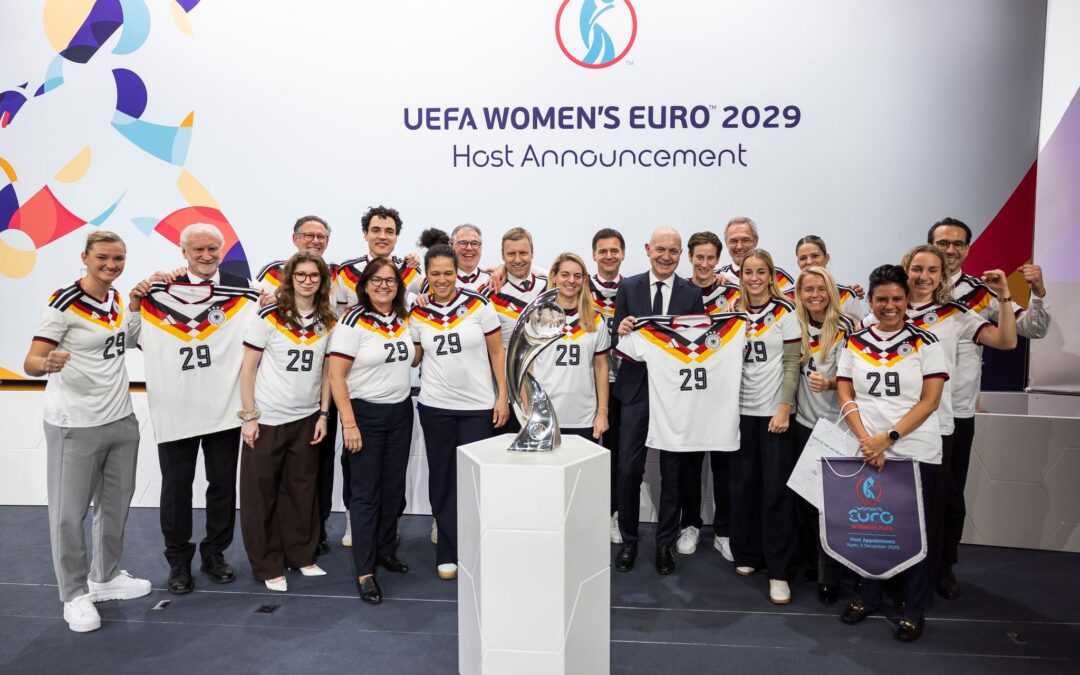 Die deutsche Delegation bejubelt den EM-Zuschlag.