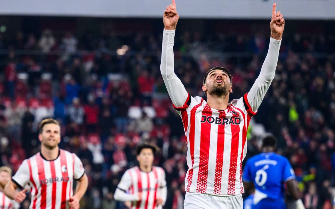 Grifo trifft schon wieder: Der Offensivspieler verwandelte den Elfmeter zum 1:0.