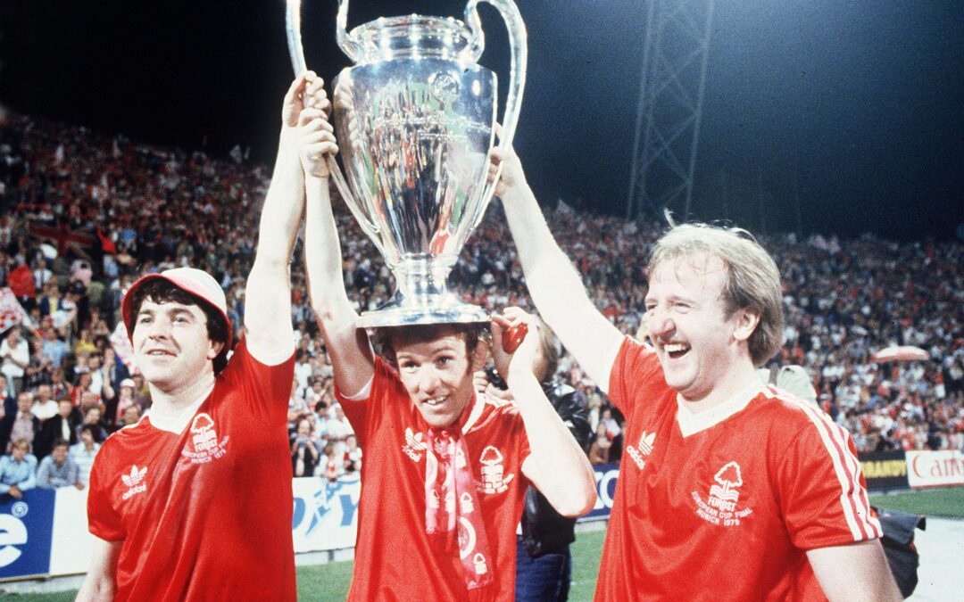 Einer seiner größten Momente: 1979 feiert John Robertson (l) den ersten von zwei Triumphen im Europapokal der Landesmeister mit Nottingham Forest.