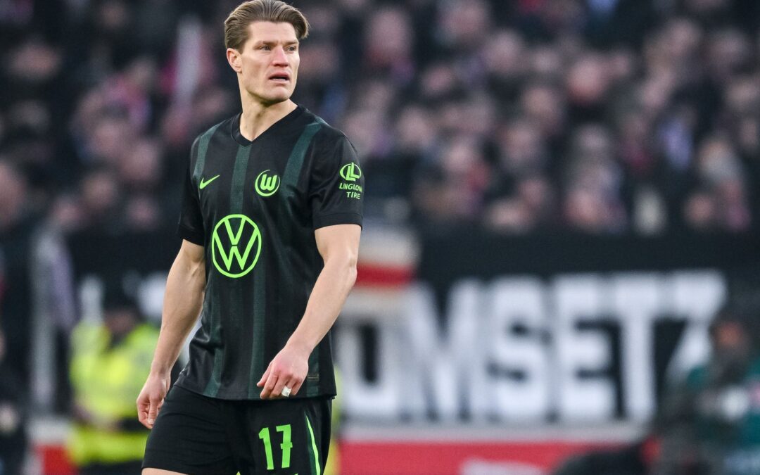 Kevin Behrens (hier im Trikot des VfL Wolfsburg) sorgte bei seinem neuen Club für negative Schlagzeilen. (Archivbild)