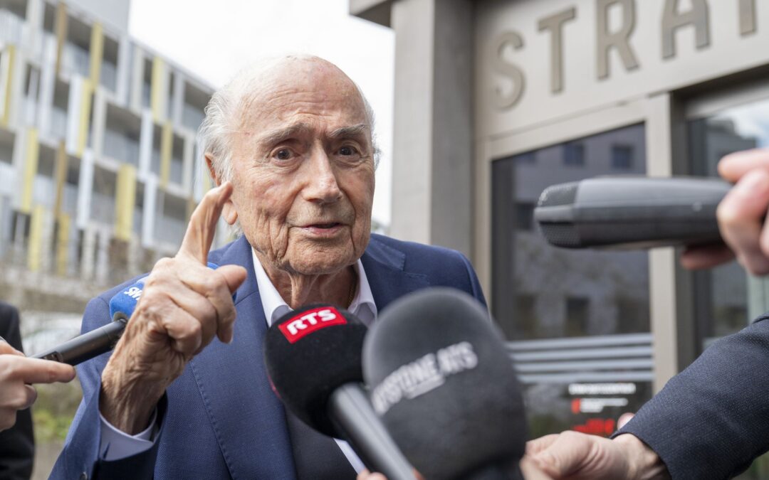 Blatter hat sich in die Debatte um einen Fan-Boykott der Fußball-WM eingemischt.