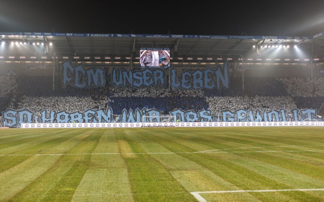 Bei dem Fußballspiel zwischen dem 1. FC Magdeburg und Dynamo Dresden wurden 64 Polizisten verletzt.