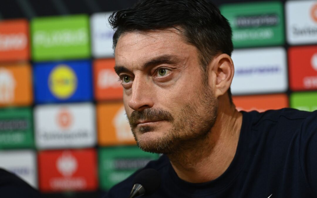 Albert Riera soll ein heißer Kandidat für das Traineramt in Frankfurt sein.