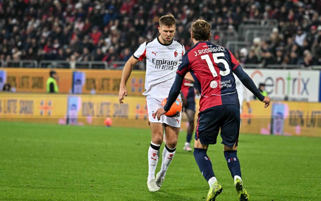 Niclas Füllkrug (l) kam zu einem schnellen Debüt für die AC Mailand.