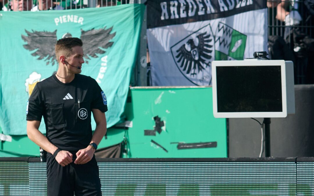 VAR-Sabotage durch Vermummten bei Hertha-Sieg in Münster