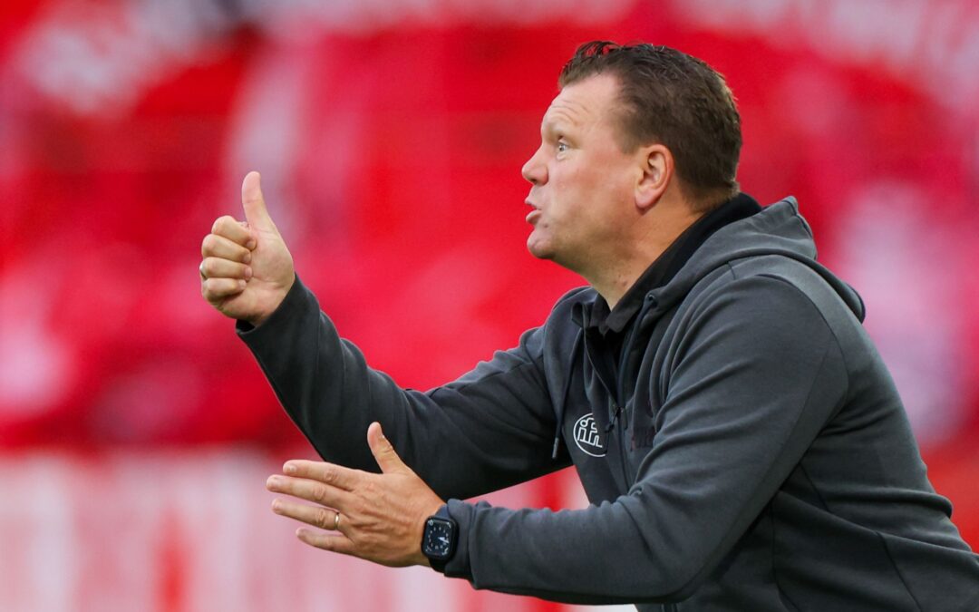 Essens Trainer Uwe Koschinat konnte sich über den 1:0-Sieg kaum freuen (Archivbild).