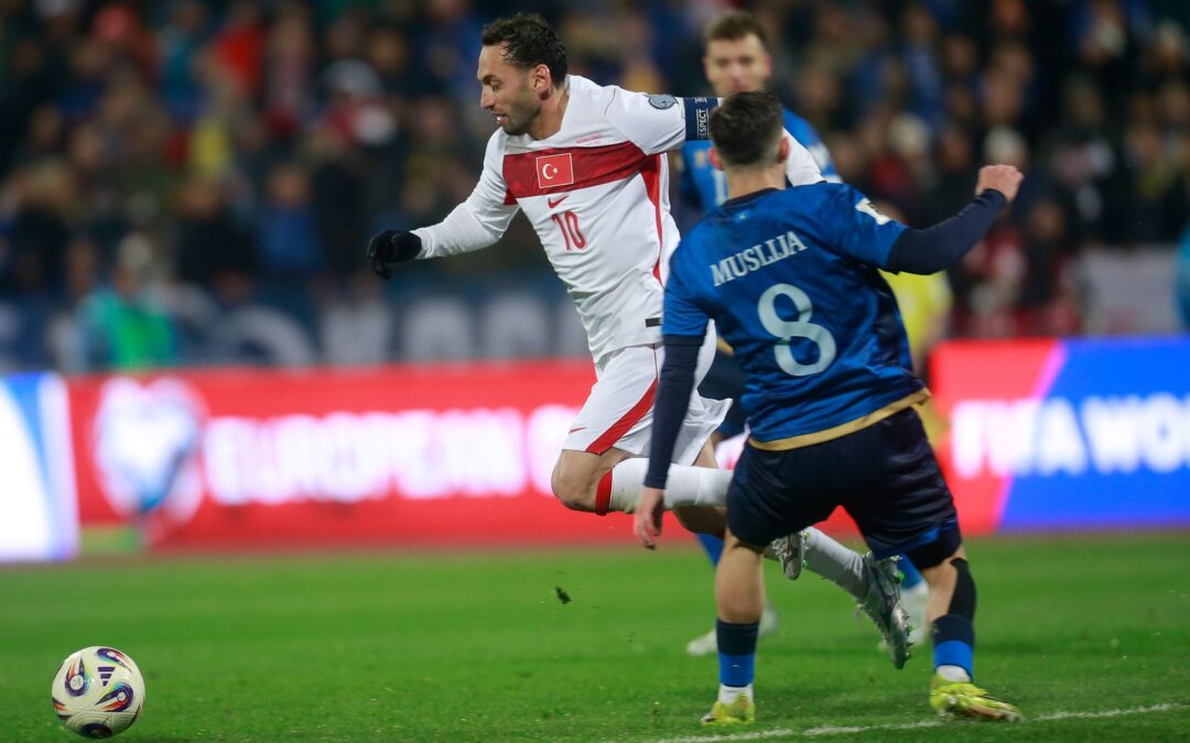 Calhanoglu am Ball.
