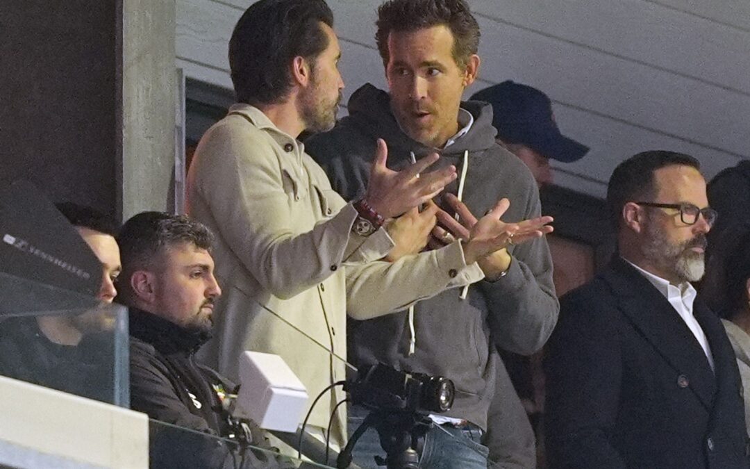 Die Hollywood-Stars Mac (l) und Reynolds fieberten im Stadion mit.