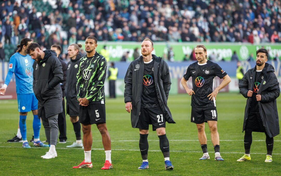 Der Abstieg droht: Die Spieler des VfL Wolfsburg nach dem 0:1 gegen Werder Bremen.