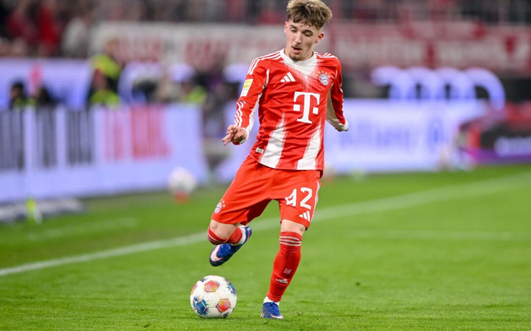 Darf womöglich bald auch das DFB-Trikot tragen: Bayerns Jungstar Lennart Karl. (Archivbild)