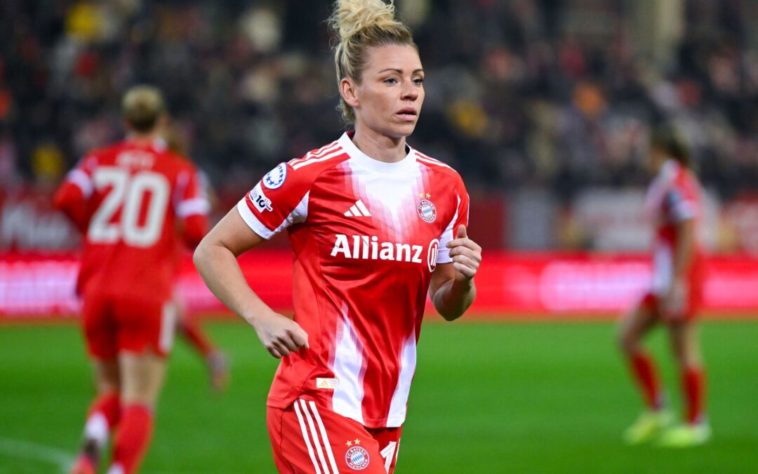 Linda Dallmann und der FC Bayern treffen im Champions-League-Rückspiel auf Manchester United. (Archivbild)