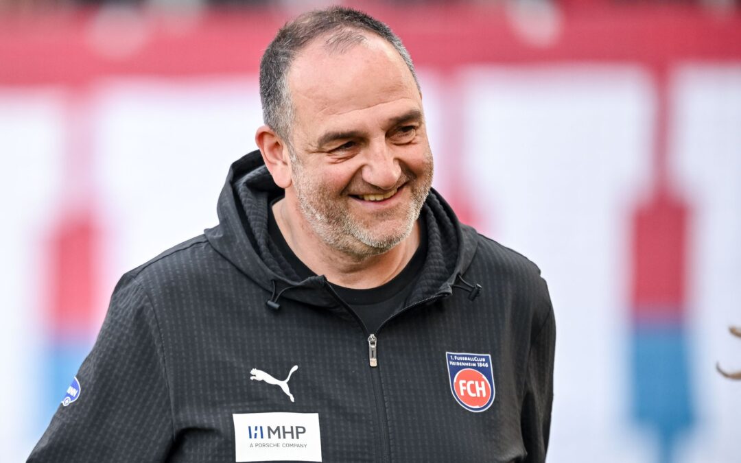 Hat noch Energie für ein weiteres Jahr 1. FC Heidenheim: Trainer Frank Schmidt. (Archivbild)