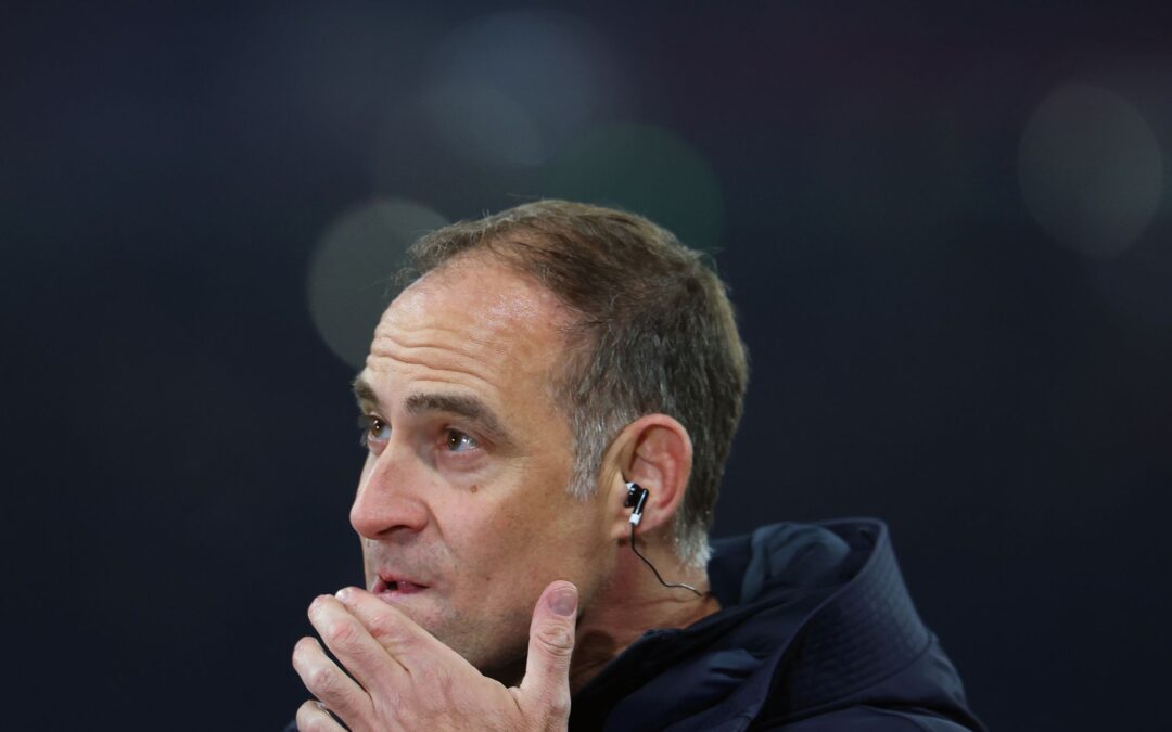 Oliver Mintzlaff sprach nach dem Spiel zu den Leipziger Profis. (Archivbild)