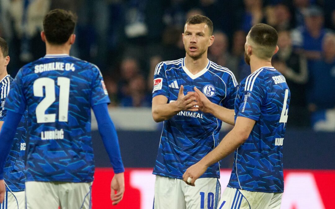 Schalke 04 legt im Aufstiegsrennen vor