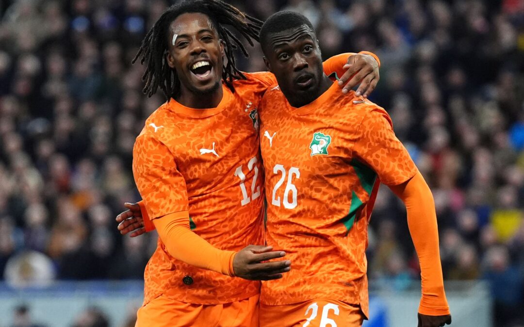 Nicolas Pepe (r) erzielte den Siegtreffer für die Elfenbeinküste.